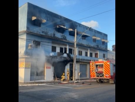 Fogo consome oficina de eletroeletrônicos em Jaguaribe